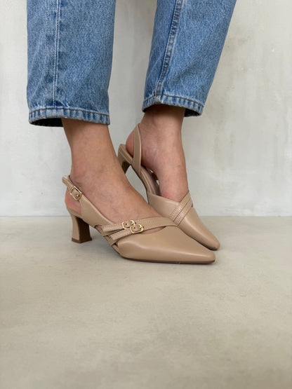 14249 – Zapatos Beige con Tacón Medio y Correas Cruzadas