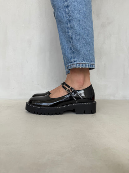 14453 – Mary Jane Negras de Charol con Suela Chunky y Doble Correa