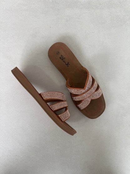 14501 – Sandalias Camel con Brillo Cruzado