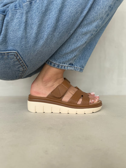 14033 - Sandalias Plataforma para Mujer en Color Terracota con Tiras Acolchadas