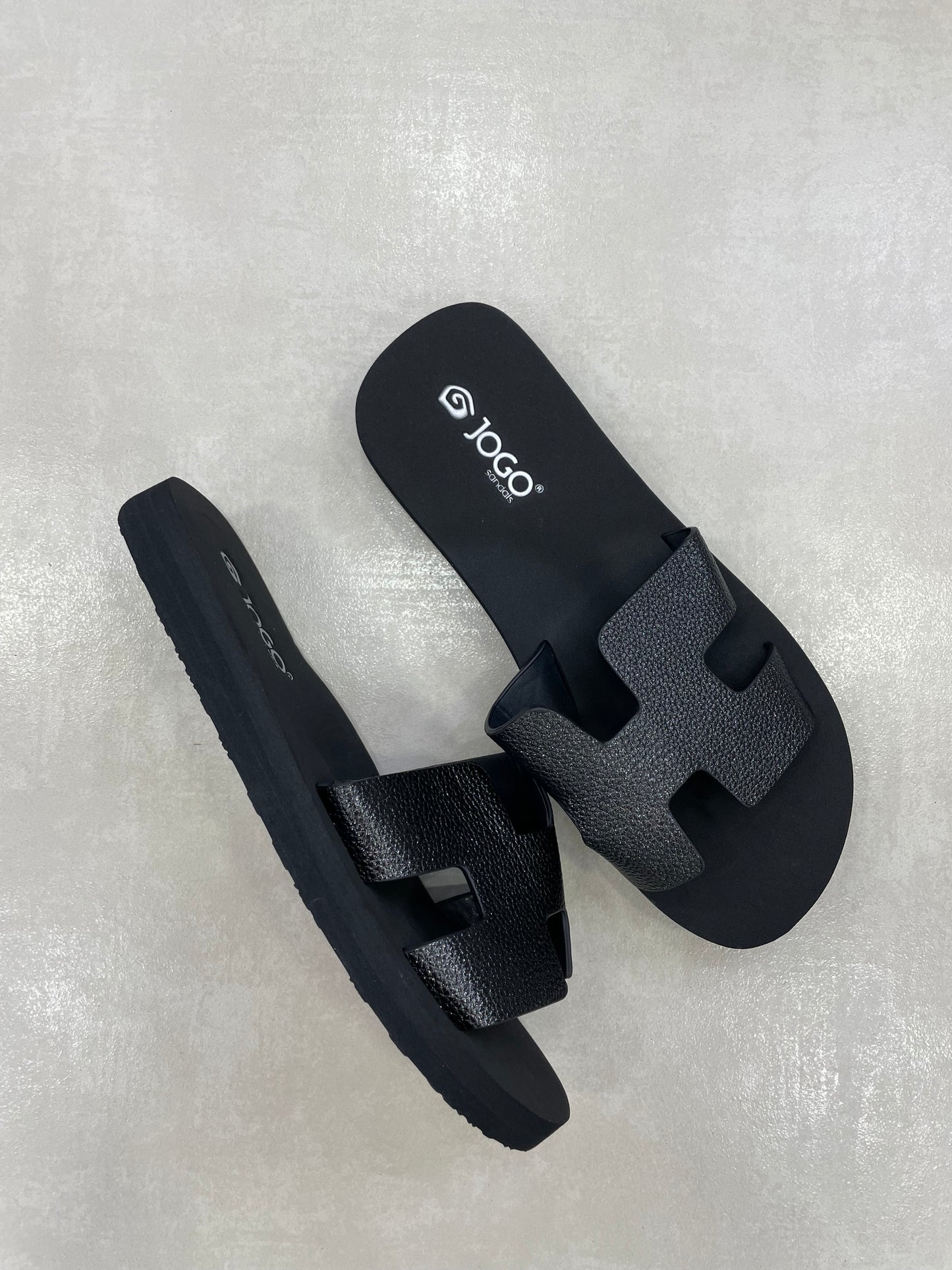 14385 – Sandalias Negras con Brillo Metálico