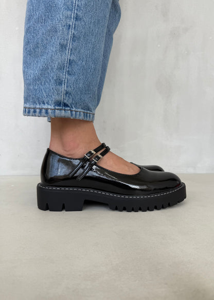 14453 – Mary Jane Negras de Charol con Suela Chunky y Doble Correa