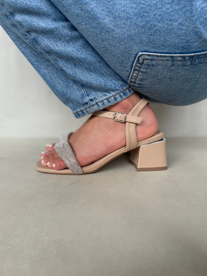 14336 – Sandalias Beige con Brillo y Tacón Cuadrado