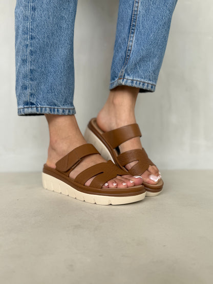 14033 - Sandalias Plataforma para Mujer en Color Terracota con Tiras Acolchadas