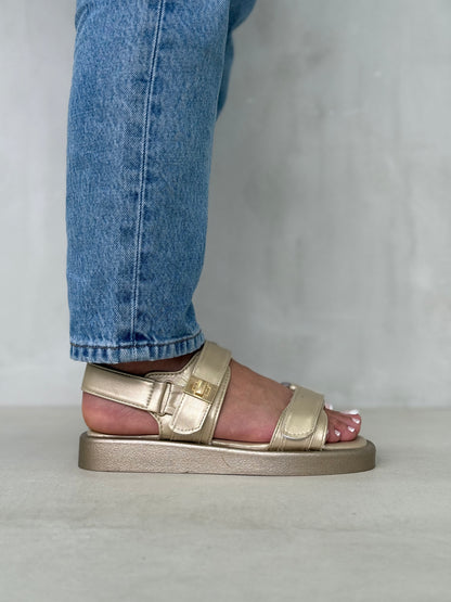 14046 - Sandalias Beige Metálicas con Broches Ajustables