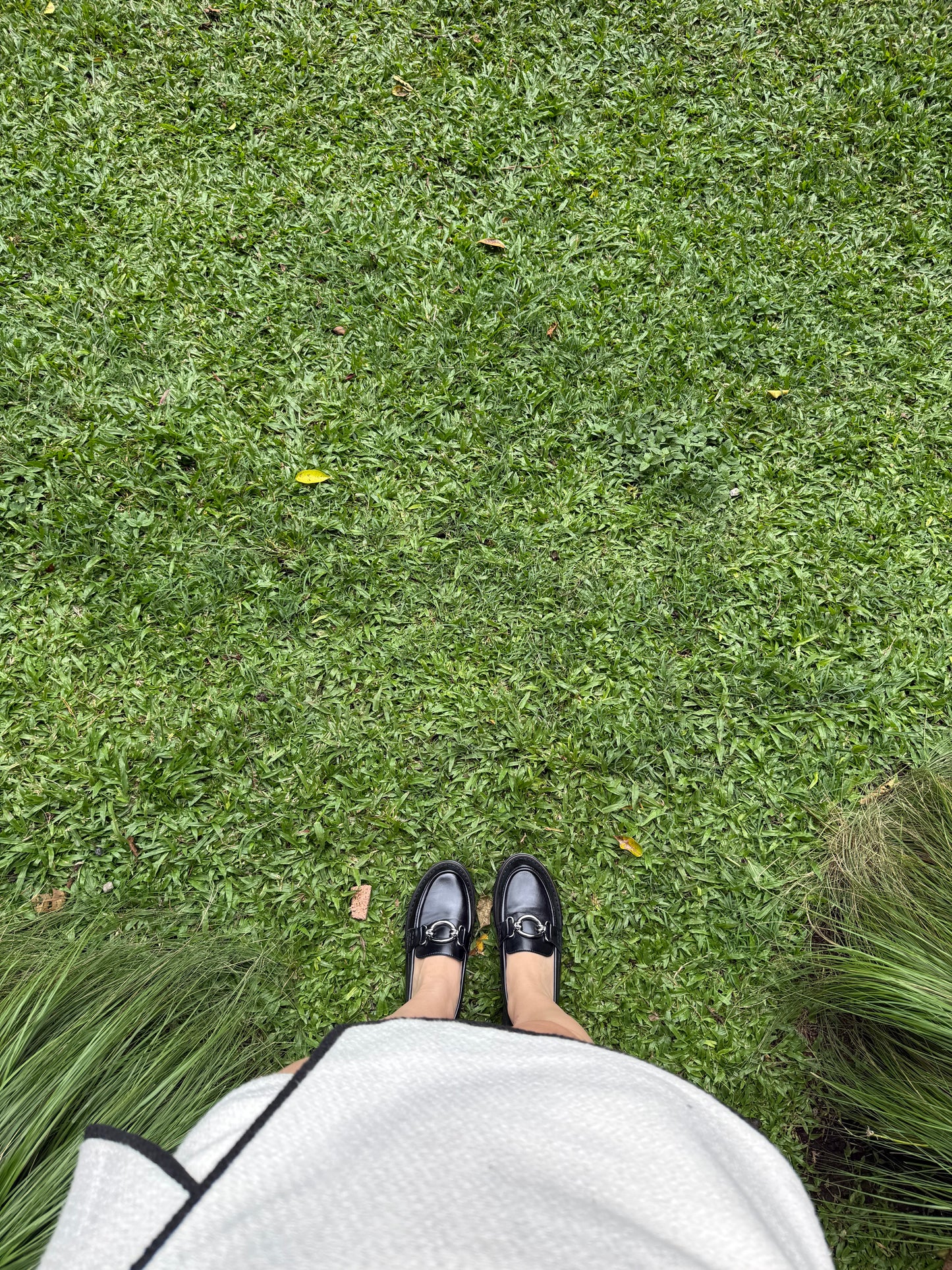 14068 - Mocasines con Tacón Bajo y Adorno Metálico