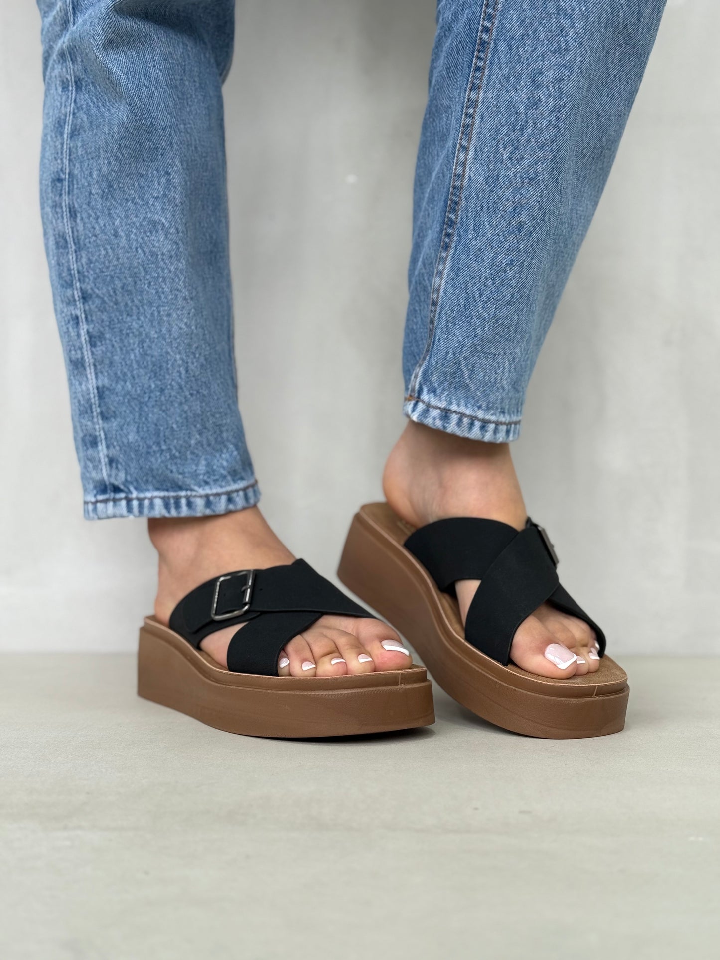 14088 - Sandalias con Plataforma y Hebilla