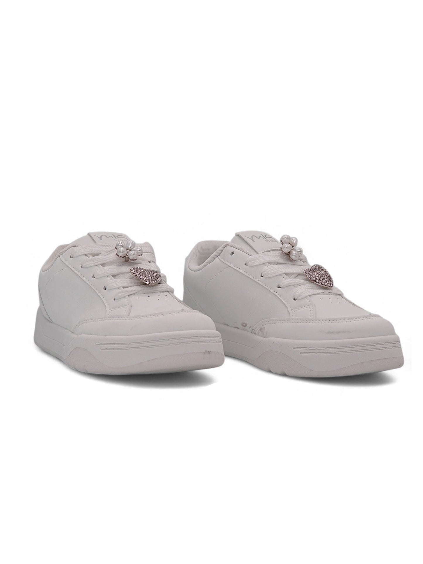 14140 - Tenis para Mujer en Blanco con Dijes Decorativos