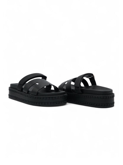 14344 – Sandalias Negras con Plataforma y Detalle de Costura Decorativa