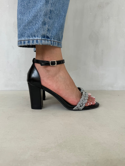 14326 – Sandalias de tacón negro con tiras brillantes para dama