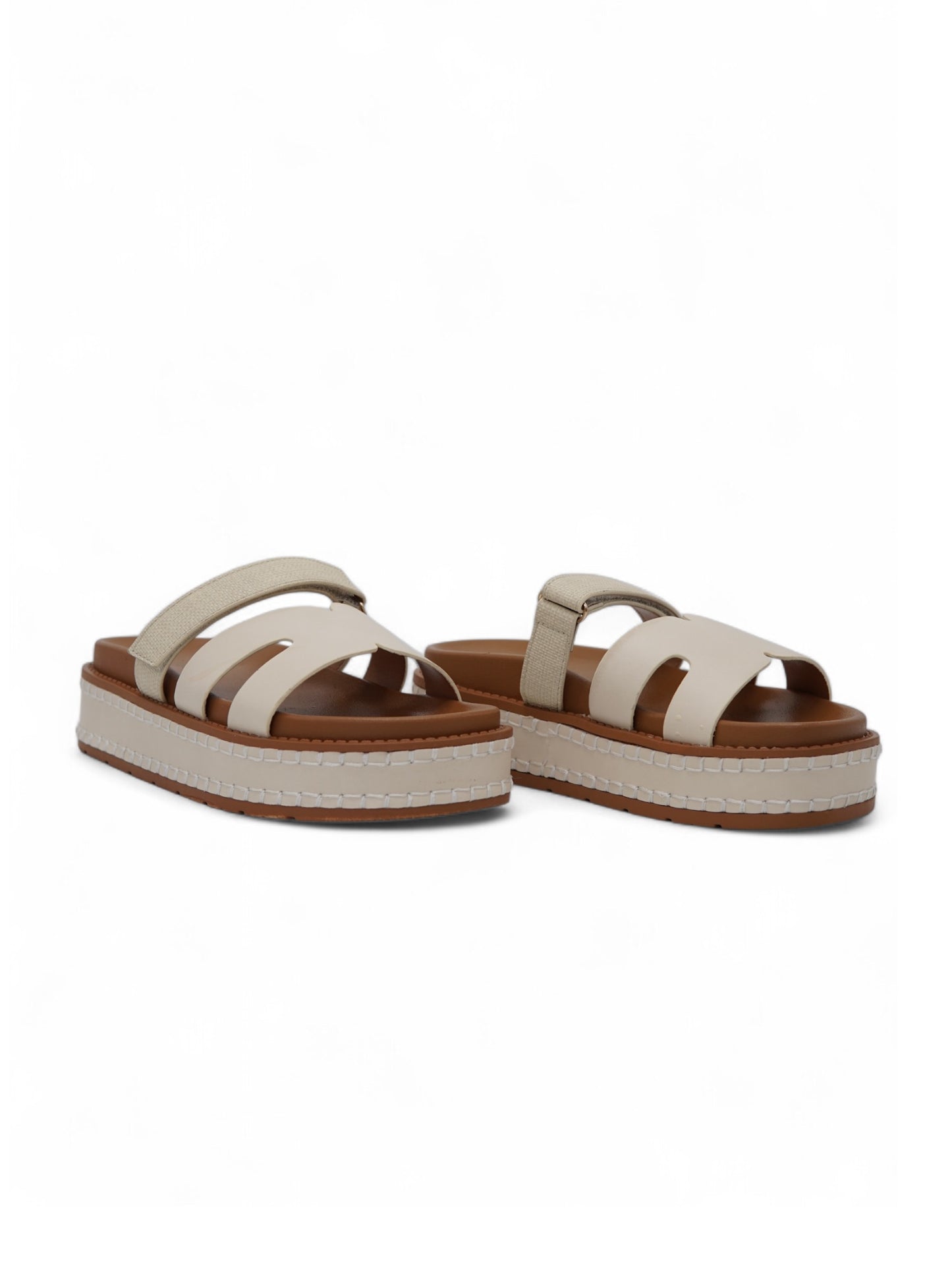 14346 – Sandalias Beige con Plataforma y Detalle Trenzado