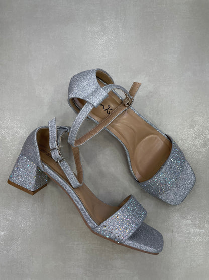 14467 – Sandalias Plateadas de Tacón con Brillos