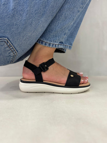 14368 – Sandalias Negras con Plataforma Ergonómica y Hebilla Ajustable