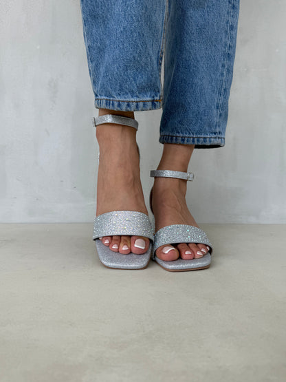 14467 – Sandalias Plateadas de Tacón con Brillos