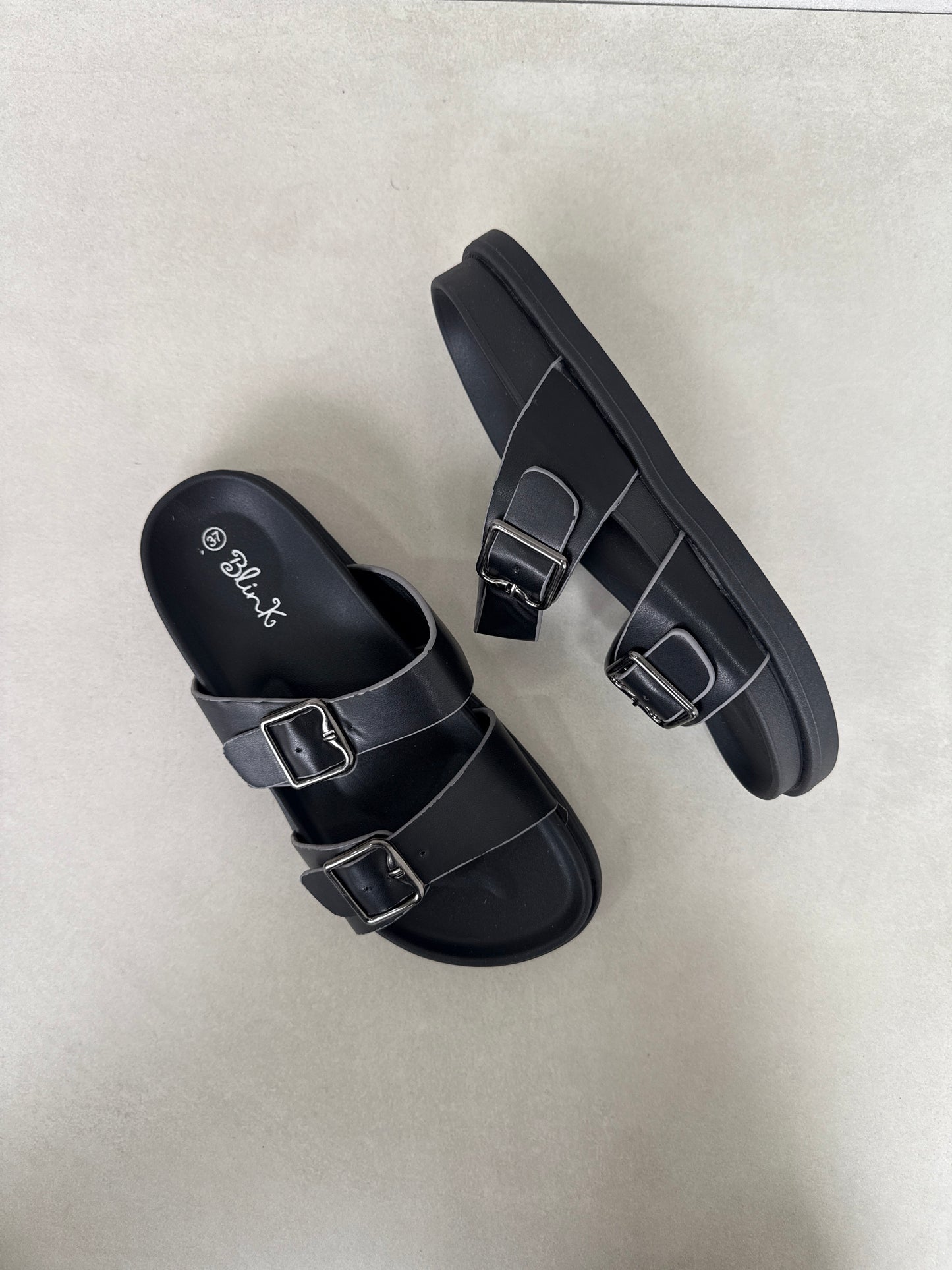 14488 – Sandalias Negras con Hebillas Metálicas