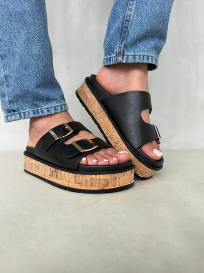 14353 – Sandalias Negras con Plataforma de Corcho y Hebillas Doradas