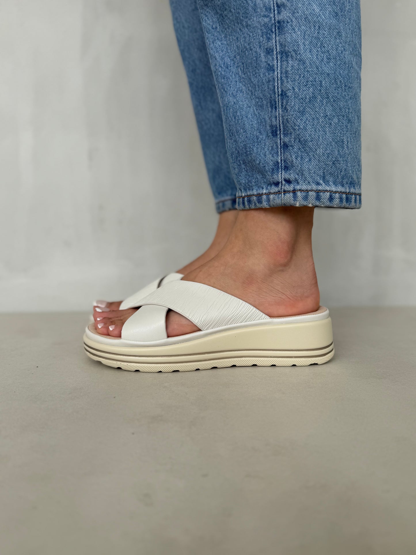 14040 - Sandalias de Plataforma con Cruce Frontal