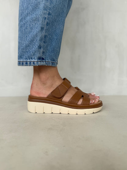 14033 - Sandalias Plataforma para Mujer en Color Terracota con Tiras Acolchadas