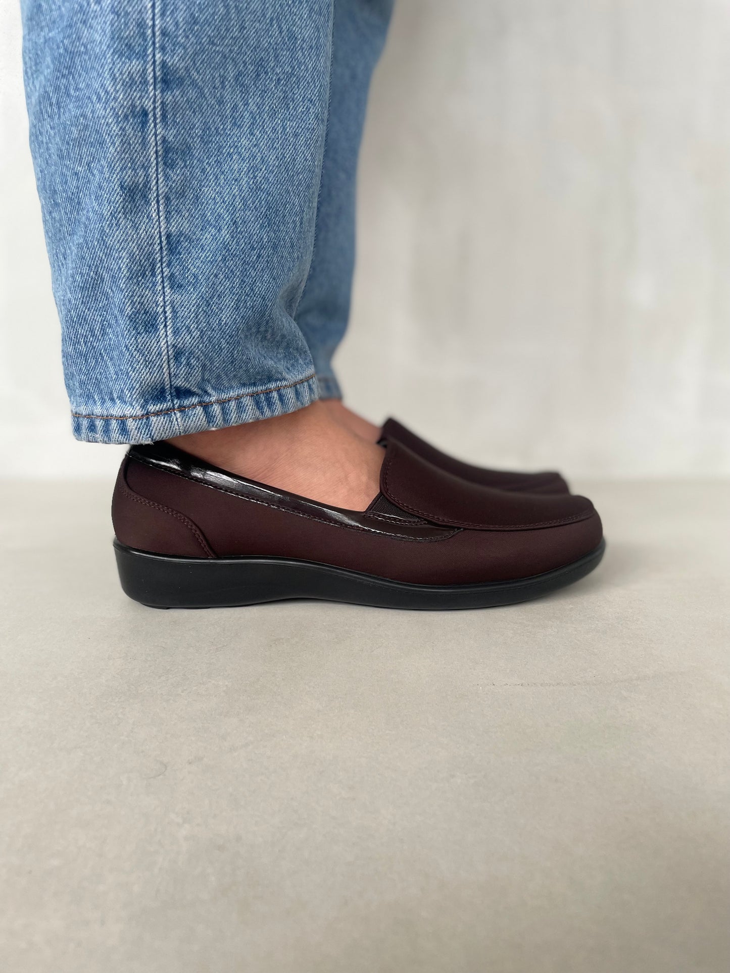 10546 – Zapatos Slip-On Marrón con Suela Ergonómica