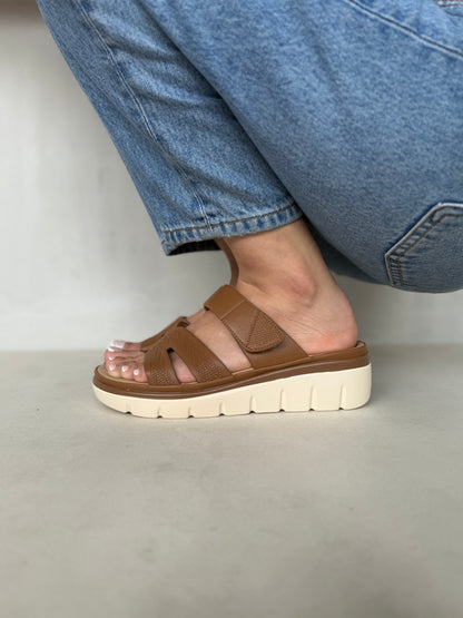 14033 - Sandalias Plataforma para Mujer en Color Terracota con Tiras Acolchadas