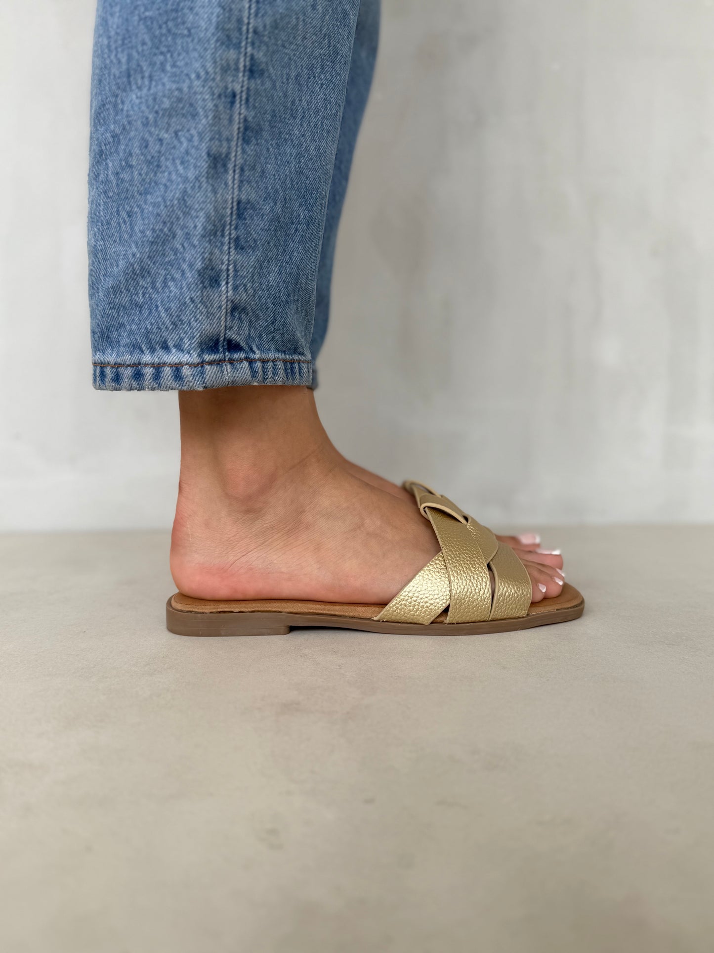 14021-Sandalias Planas de Mujer con Diseño Entrelazado