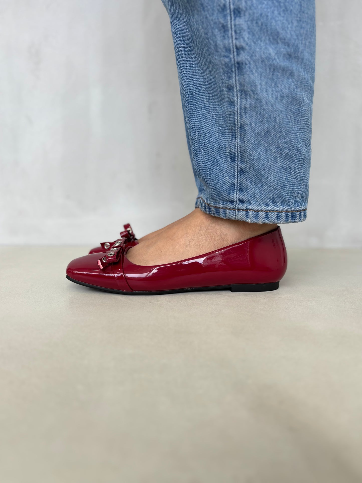 14459 – Bailarinas Burdeos de Charol con Lazo Frontal