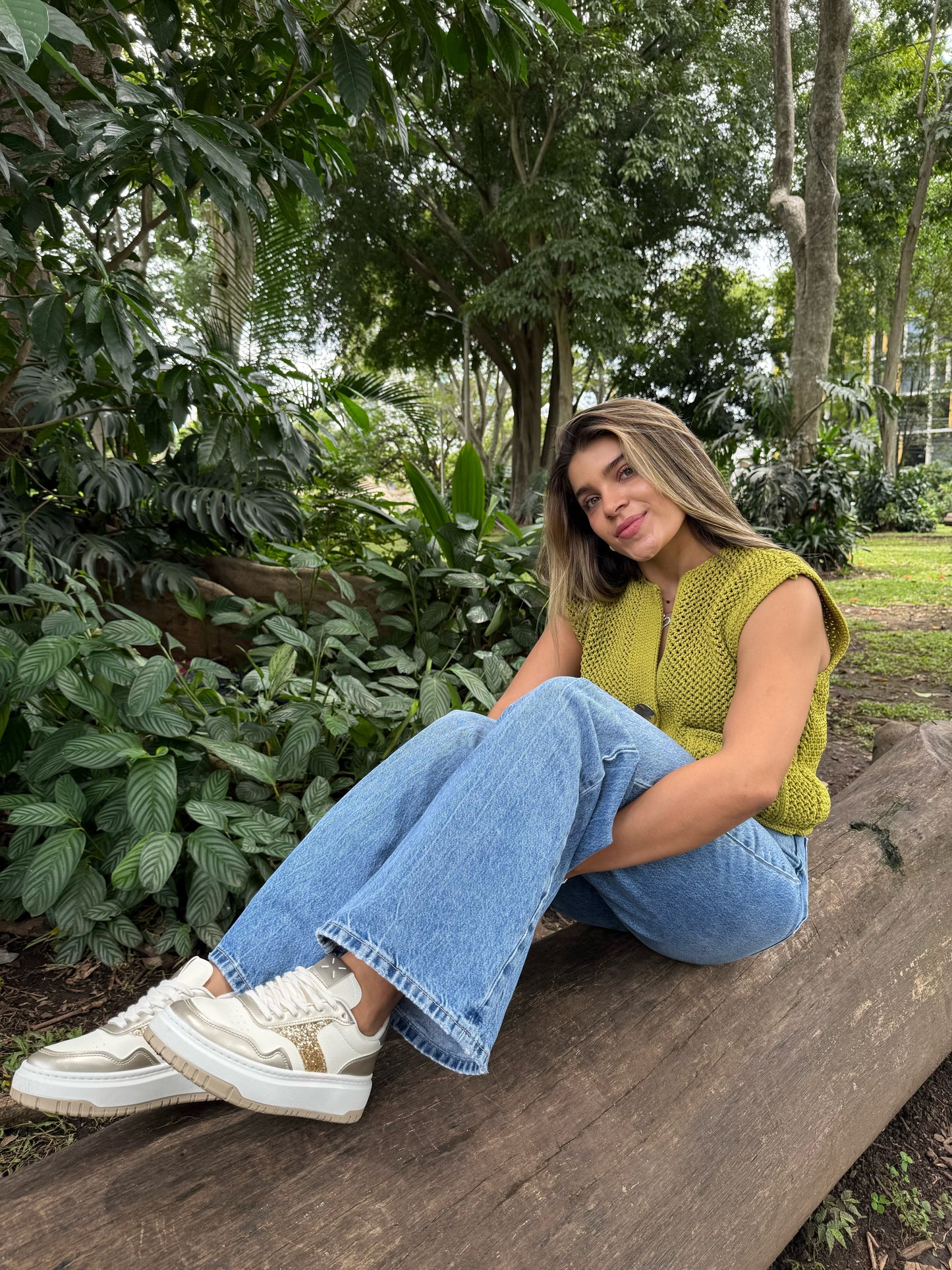 13561 - Tenis Urbanas para Mujer en Nude con Detalles Rosé y Brillantes