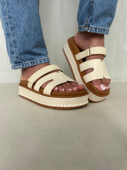 14346 – Sandalias Beige con Plataforma y Detalle Trenzado