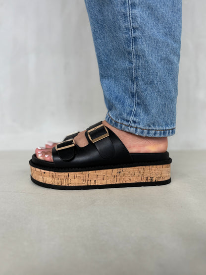 14353 – Sandalias Negras con Plataforma de Corcho y Hebillas Doradas