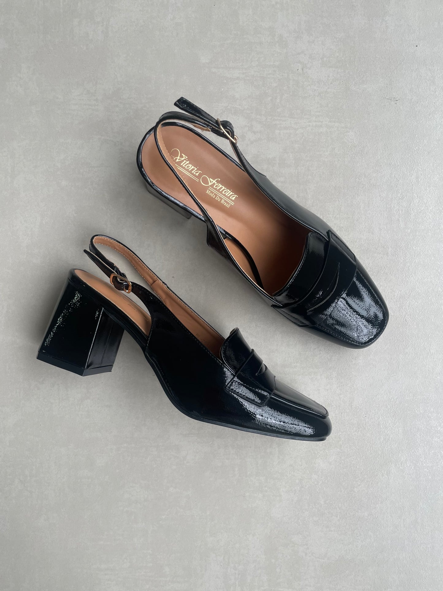 14432 – Zapatos Negros de Charol con Tacón Cuadrado y Pulsera Ajustable