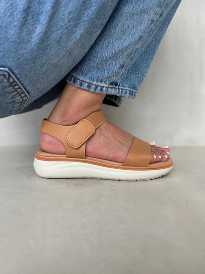 14360 – Sandalias Blancas con Plataforma Ergonómica y Cierre de Velcro