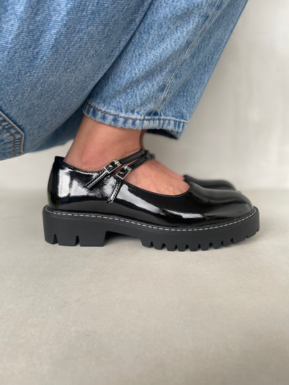 14453 – Mary Jane Negras de Charol con Suela Chunky y Doble Correa