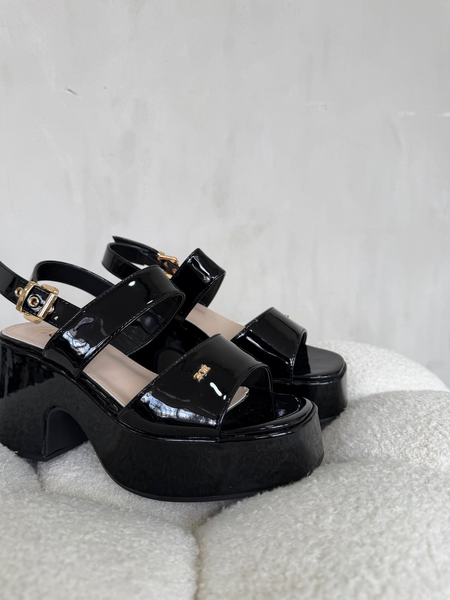 Sandalias 14914 z015 black patent