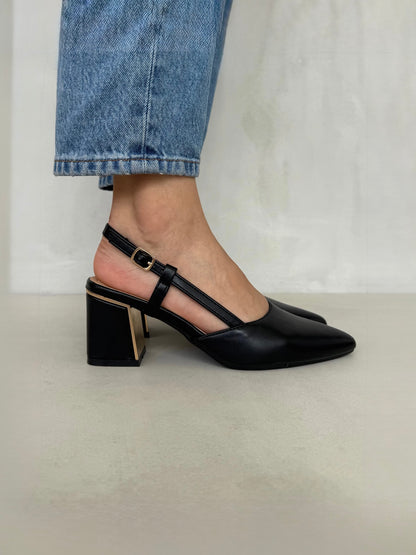 14342 – Zapatos de tacón negro con tiras cruzadas y pulsera ajustable para dama