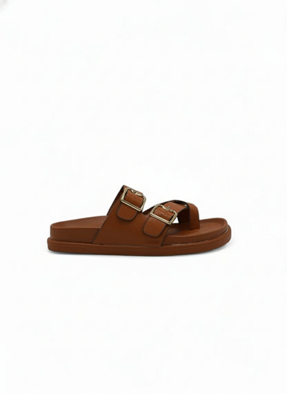 14493 – Sandalias Camel con Hebillas Doradas y Suela Ergonómica