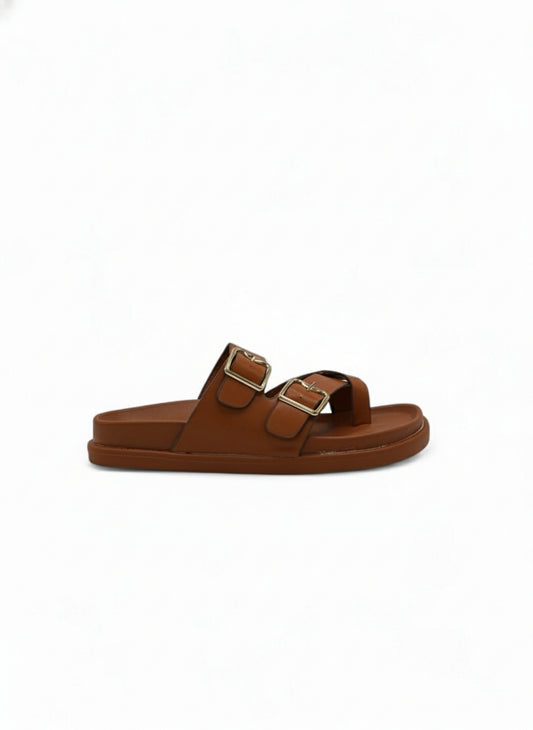 14493 – Sandalias Camel con Hebillas Doradas y Suela Ergonómica