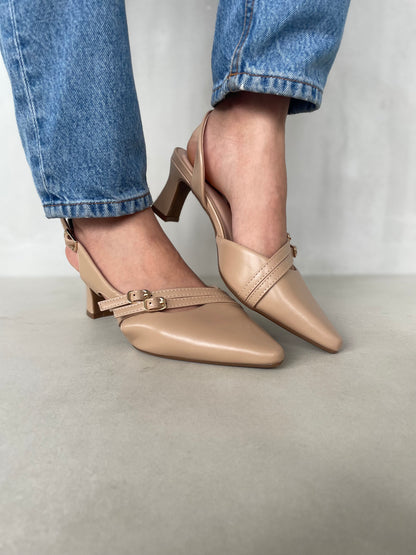 14249 – Zapatos Beige con Tacón Medio y Correas Cruzadas