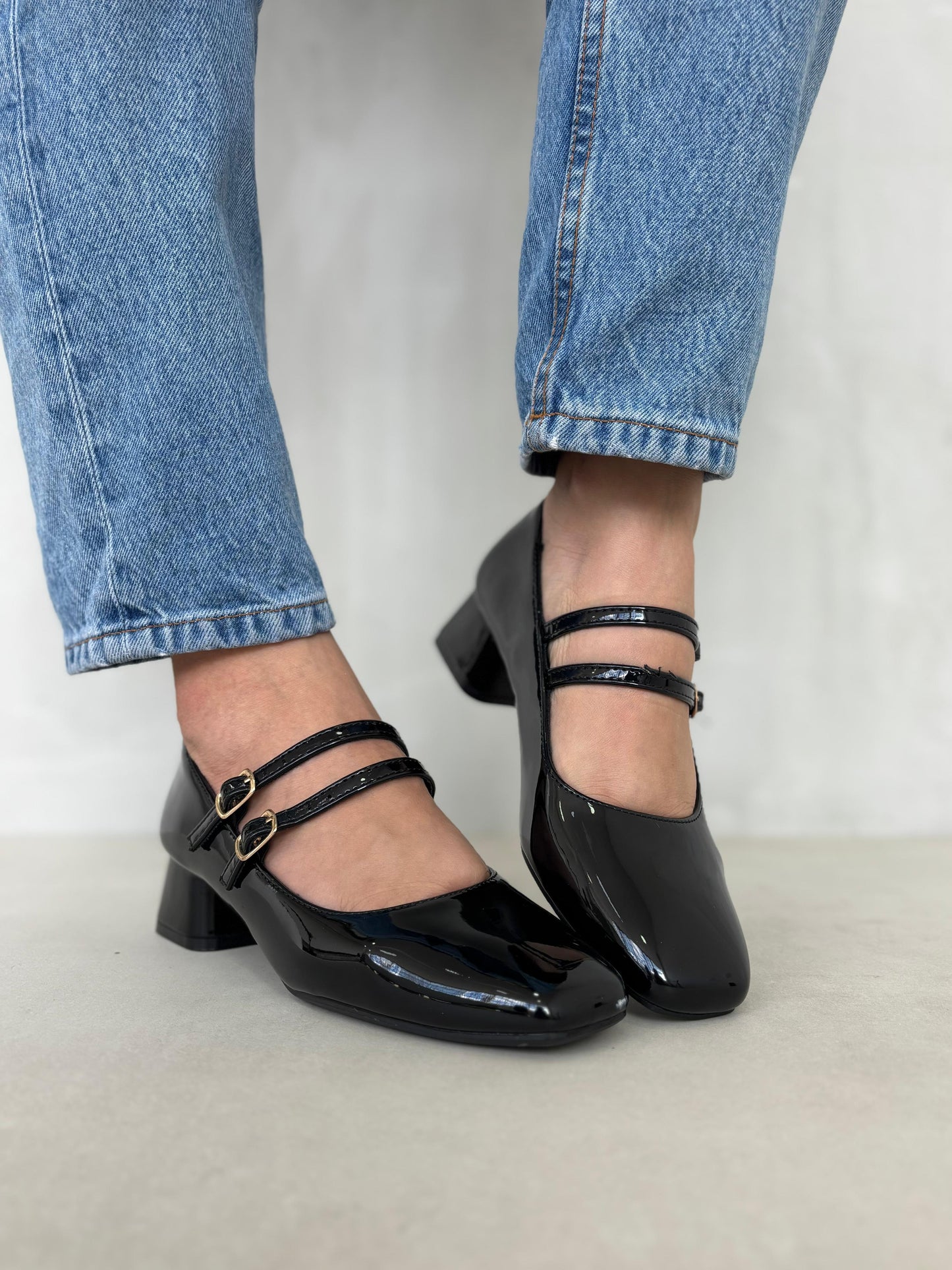 13463 - Zapatos de Tacón Bajo para Mujer en Charol Negro