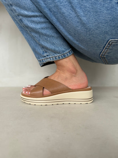 14039 - Sandalias de Plataforma con Cruce Frontal