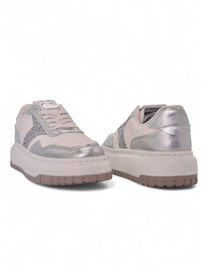 13560 - Tenis Urbanas para Mujer en Blanco con Detalles Plateados y Brillantes