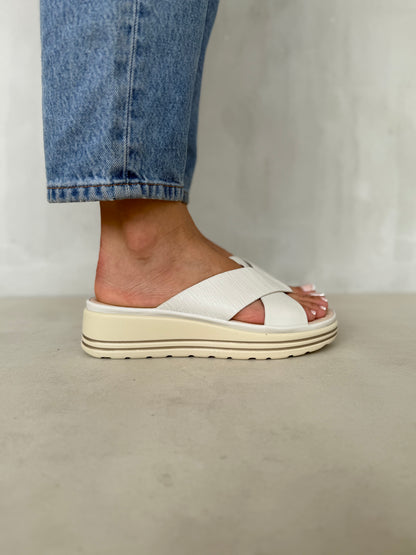 14040 - Sandalias de Plataforma con Cruce Frontal