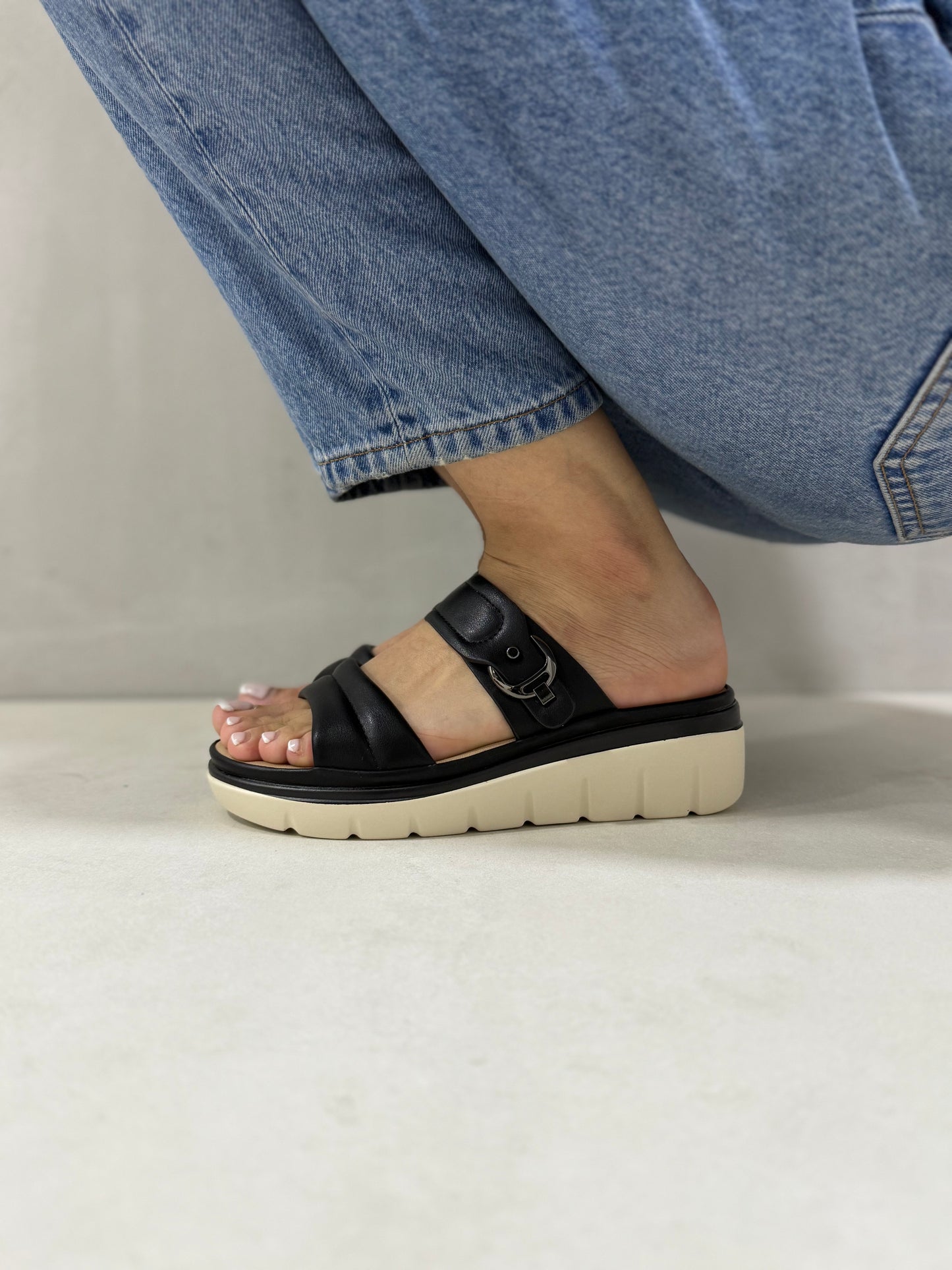 14029 - Sandalias con Plataforma y Doble Hebilla