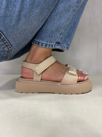 14273 – Sandalias Beige con Plataforma y Detalles de Brillos