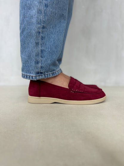 14452 – Mocasines Burdeos de Gamuza con Suela Beige