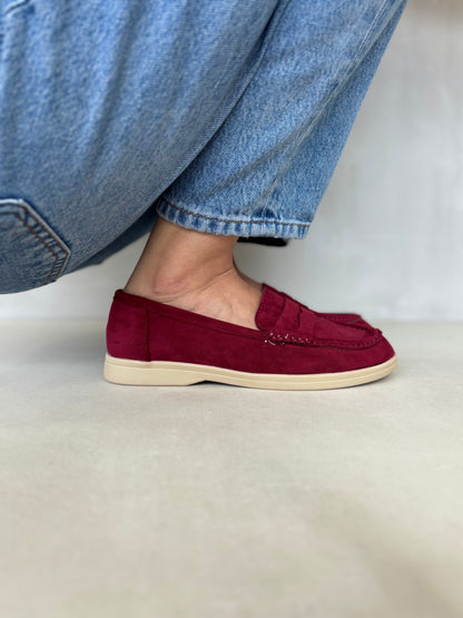 14452 – Mocasines Burdeos de Gamuza con Suela Beige