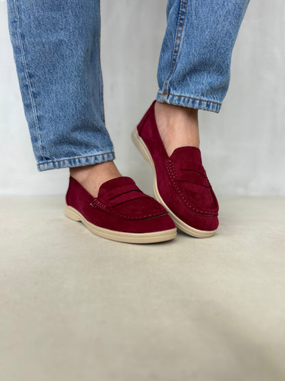 14452 – Mocasines Burdeos de Gamuza con Suela Beige