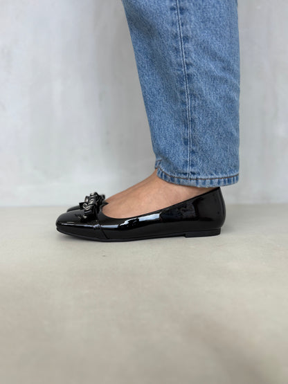 14457 – Bailarinas Negras de Charol con Lazo Frontal
