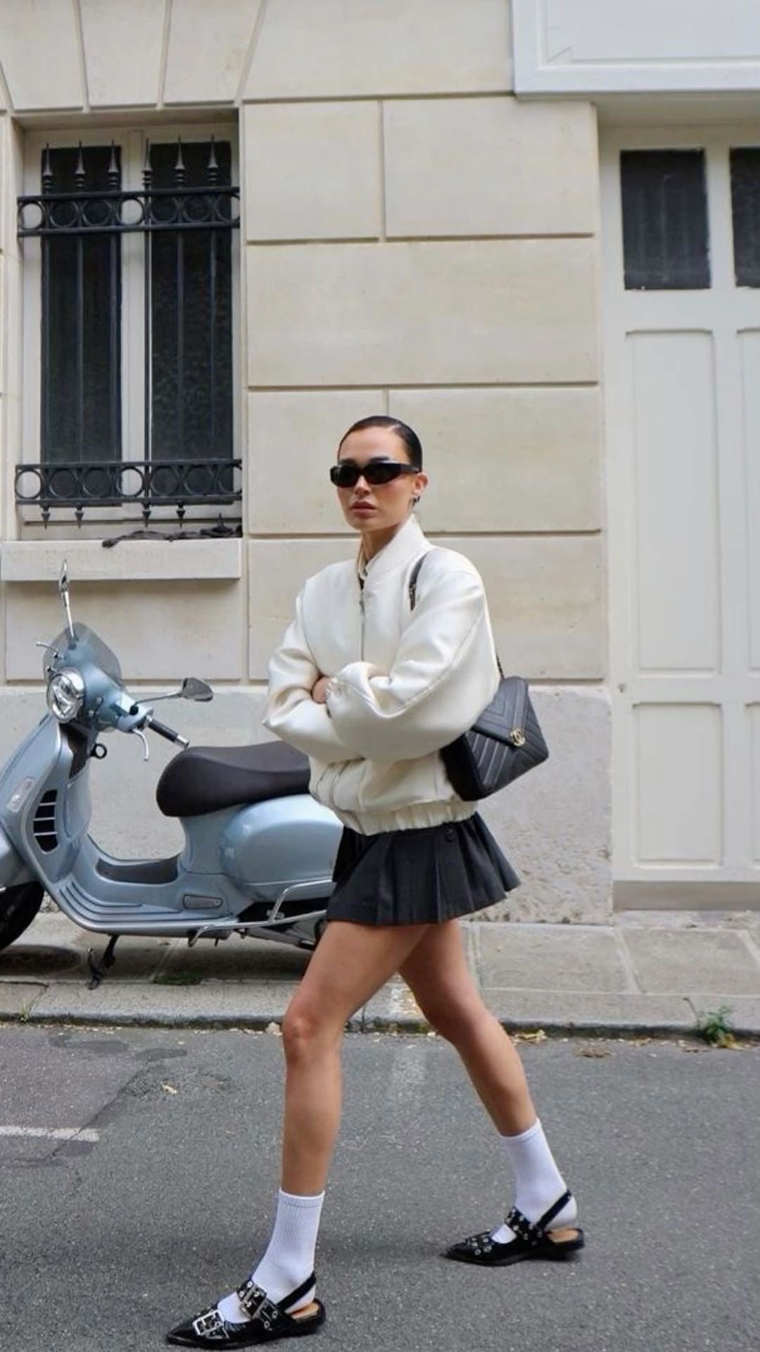 14093 - Zapatos Slingback en Charol Negro con Hebillas