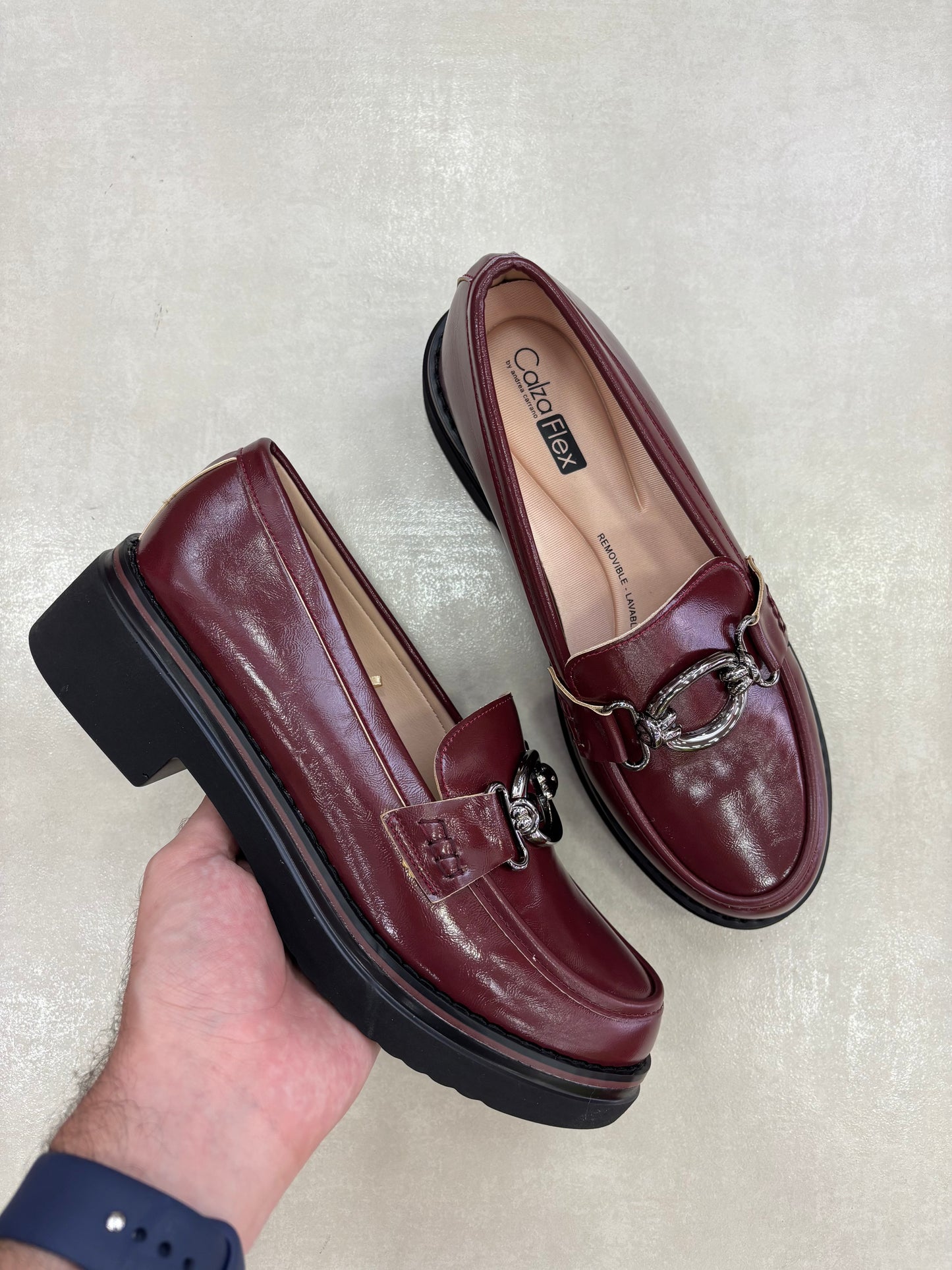 14069-Mocasines con Tacón Bajo y Adorno Metálico