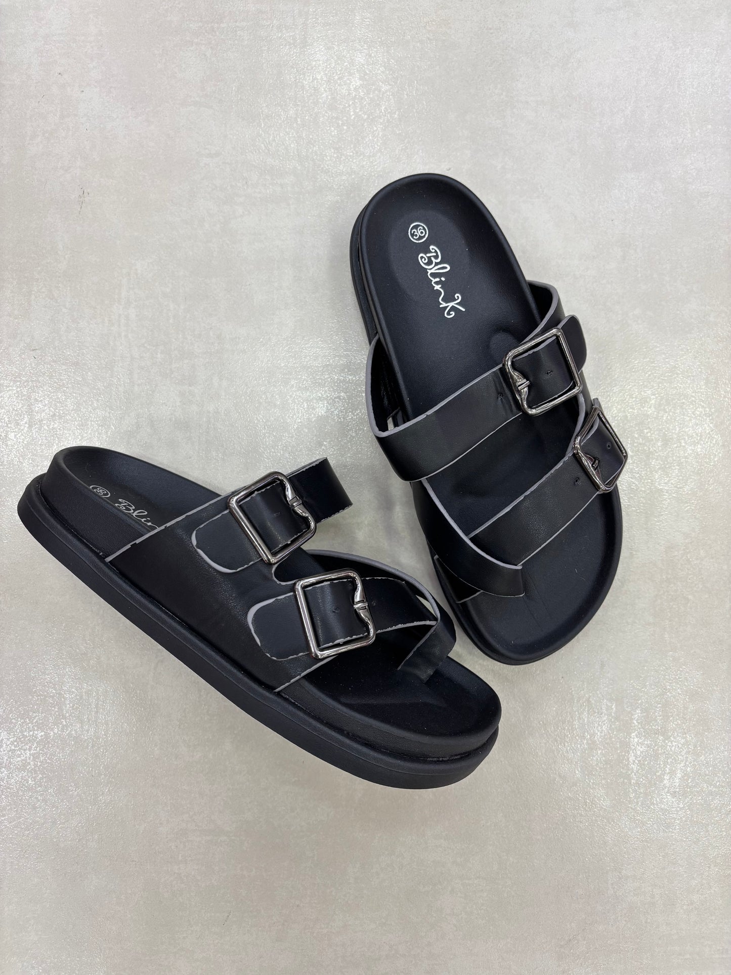 14492 – Sandalias Negras con Hebillas Metálicas y Suela Ergonómica